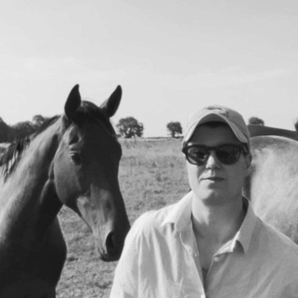 Jesse Rodrigues with a thoroughbred in the paddock